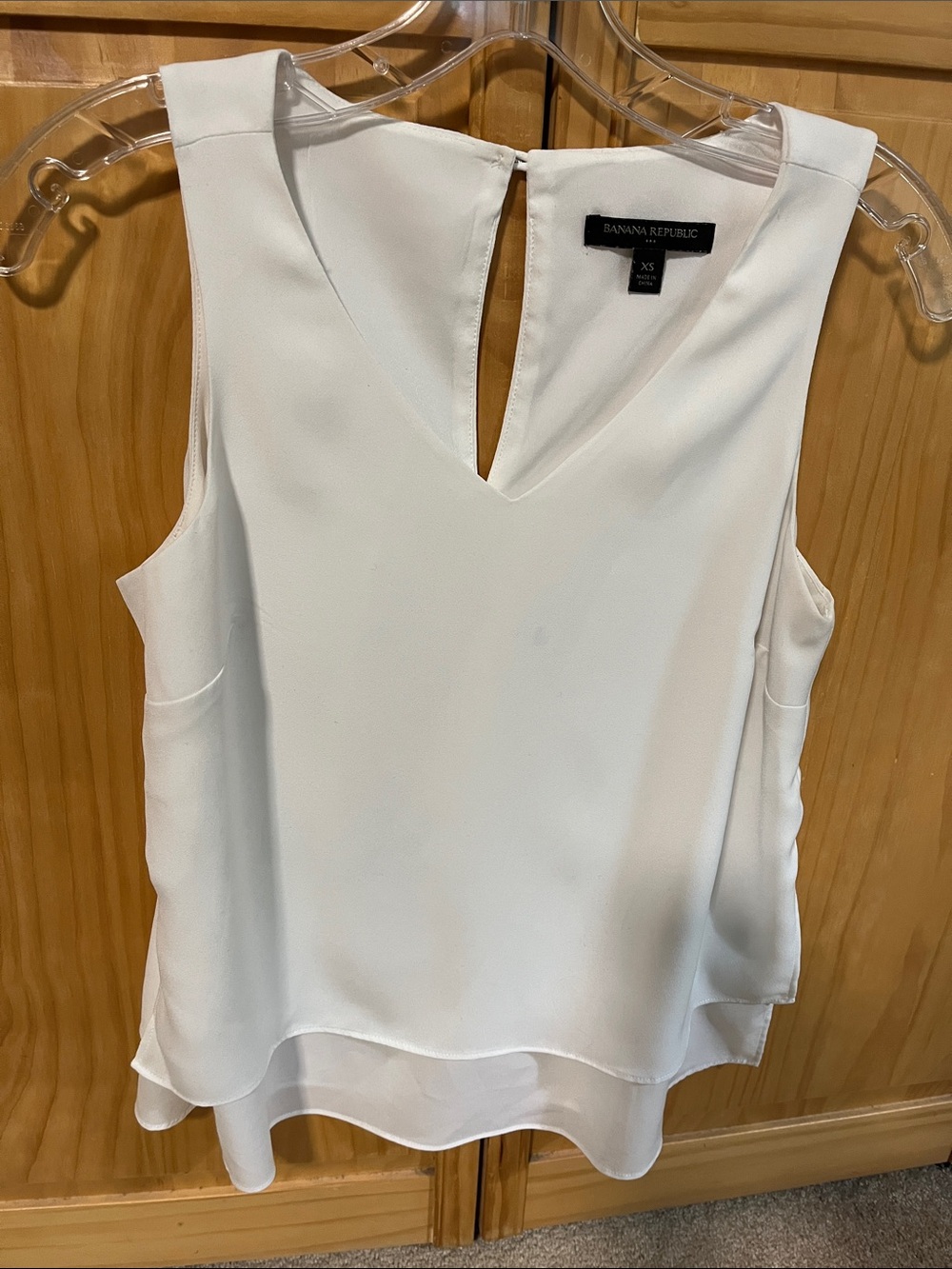 Banana Republic White V-Neck Layered Sleeveless Top.  Great for summer outfits.